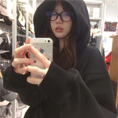 想踢沉迷男的女人